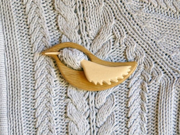 Brooch pin with wooden animal pattern (sweater clip)🎁