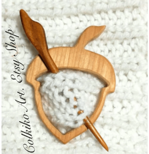 Brooch pin with wooden animal pattern (sweater clip)🎁