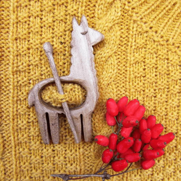 Brooch pin with wooden animal pattern (sweater clip)🎁