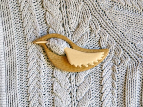 Brooch pin with wooden animal pattern (sweater clip)🎁