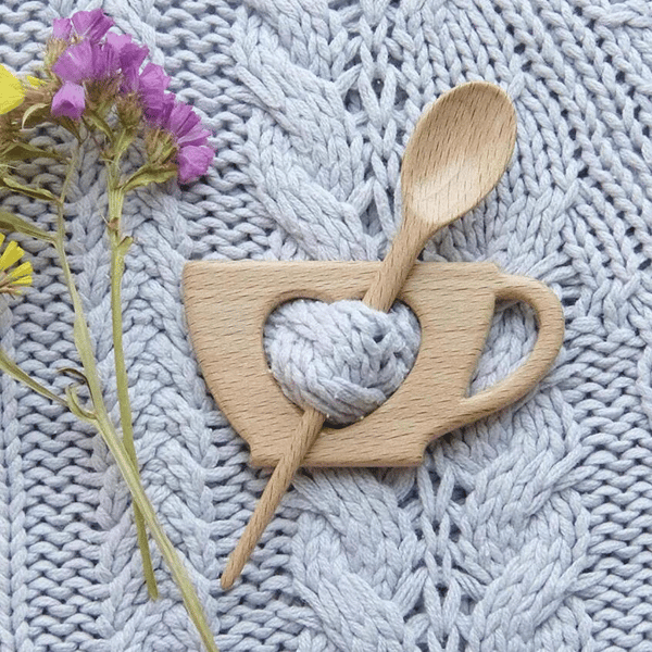 Brooch pin with wooden animal pattern (sweater clip)🎁