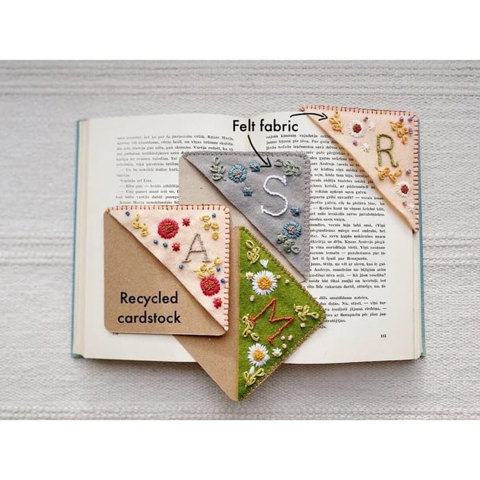 🎄Personalized Hand Embroidered Corner Bookmark
