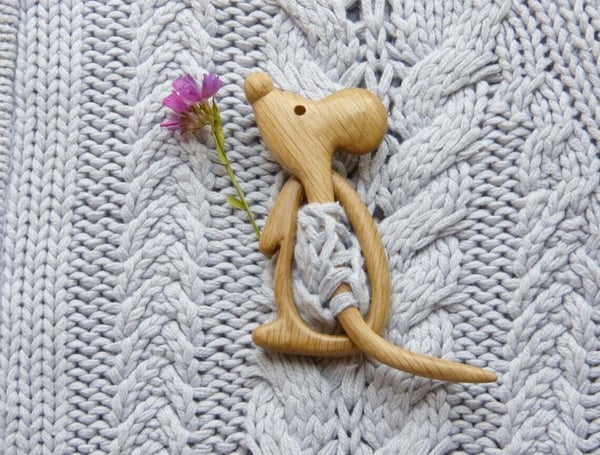 Brooch pin with wooden animal pattern (sweater clip)🎁